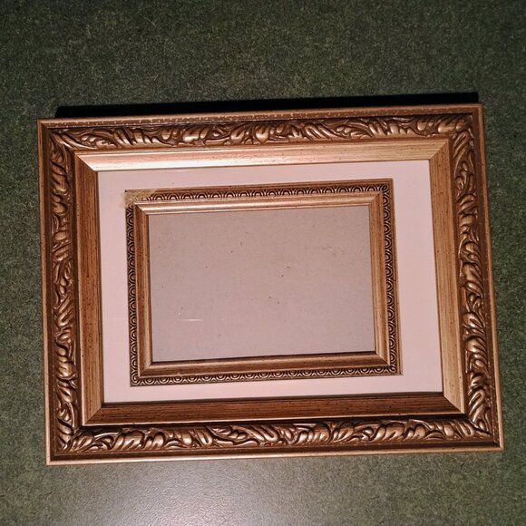 GOLD WOOD PICTURE FRAME W/INSET FOR PHOTO-DECORATIVE DESIGN AROUND FRAME - Picture 4 of 4